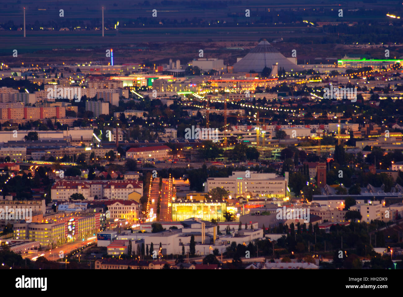 Wien, Vienna: guarda a Floridsdorf e Donaustadt all'impianto di trattamento delle acque reflue della città di Vienna (Rinterzelt), 00., Wien, Austria Foto Stock