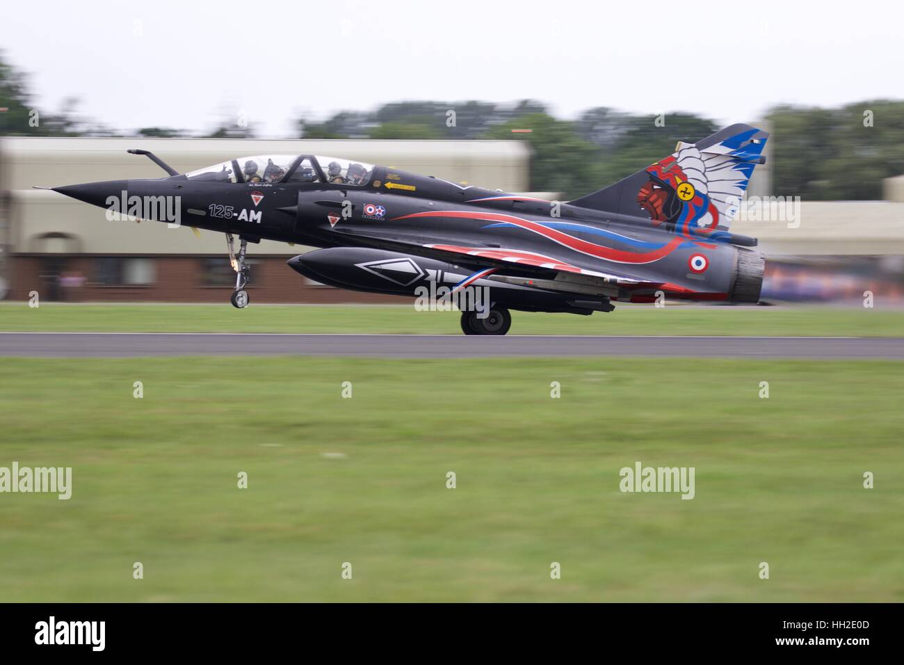 Forza Aerea francese Dassault Mirage 2000N decollare al Royal International Air Tattoo Foto Stock