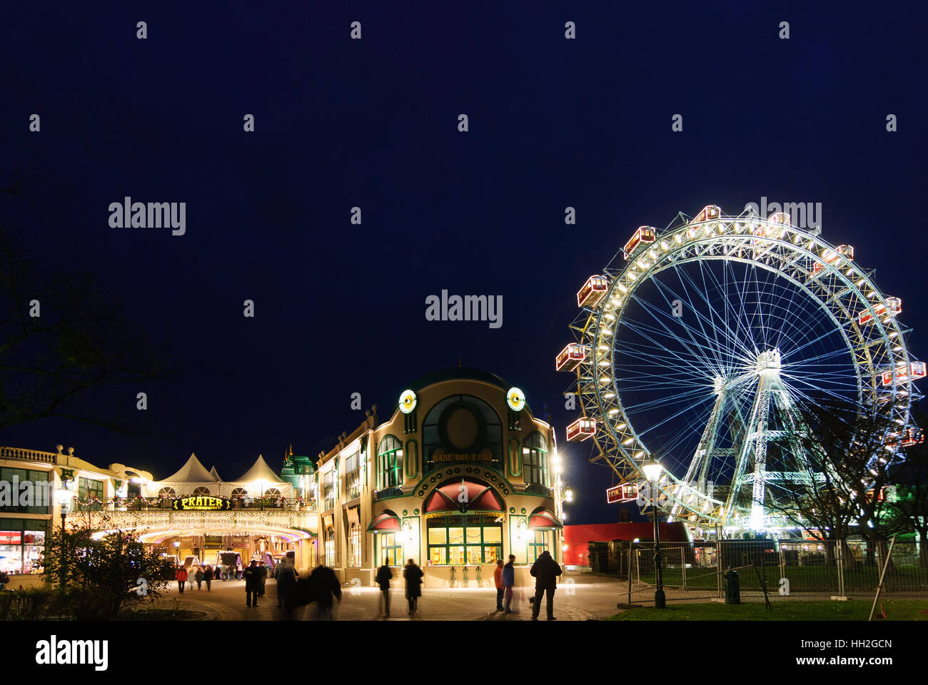 Wien, Vienna: ingresso al Prater con la ruota panoramica Ferris in corrispondenza del tempo di Avvento, 02., Wien, Austria Foto Stock