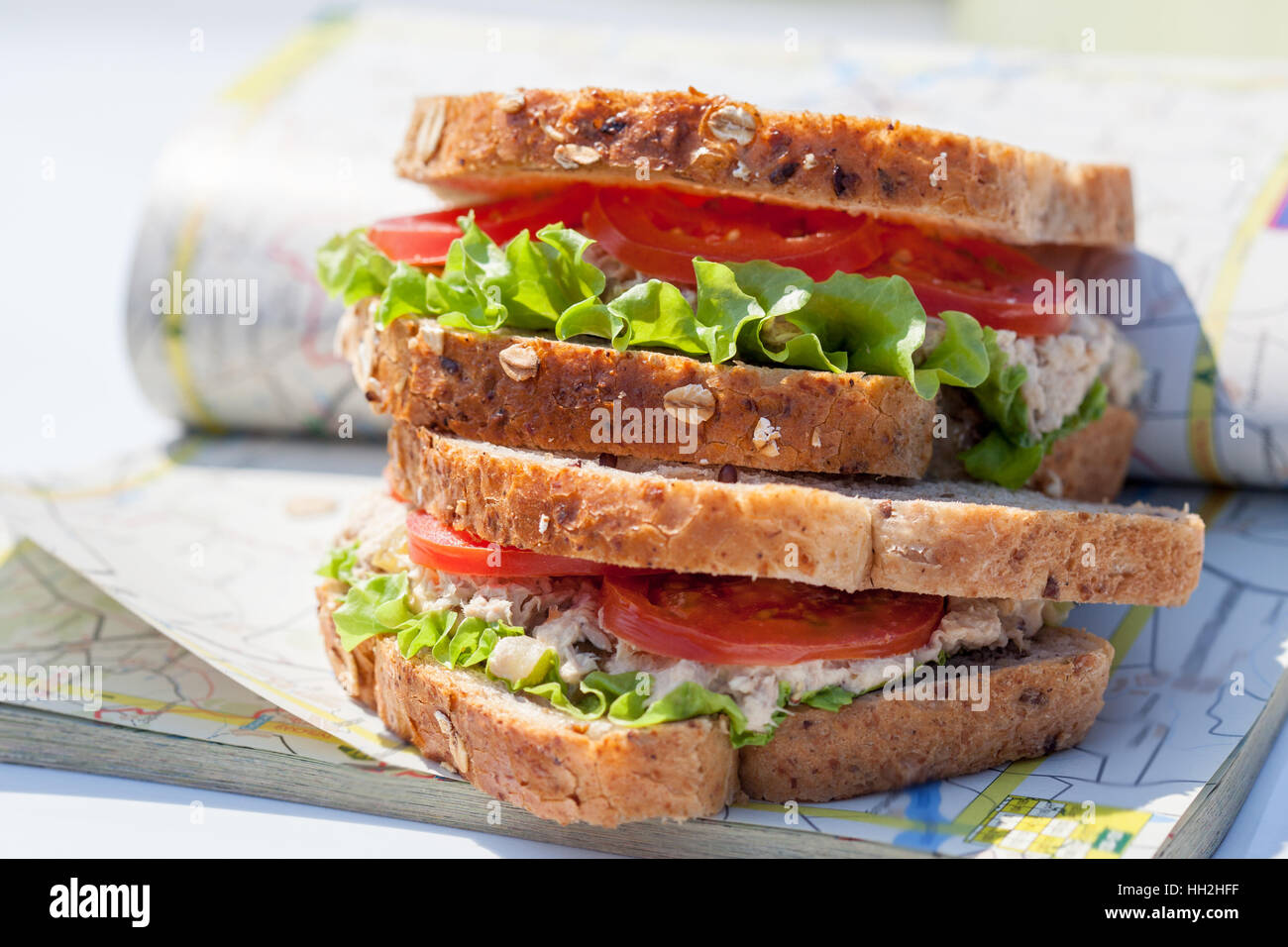 La colazione su un cofano auto - panini e limonata Foto Stock