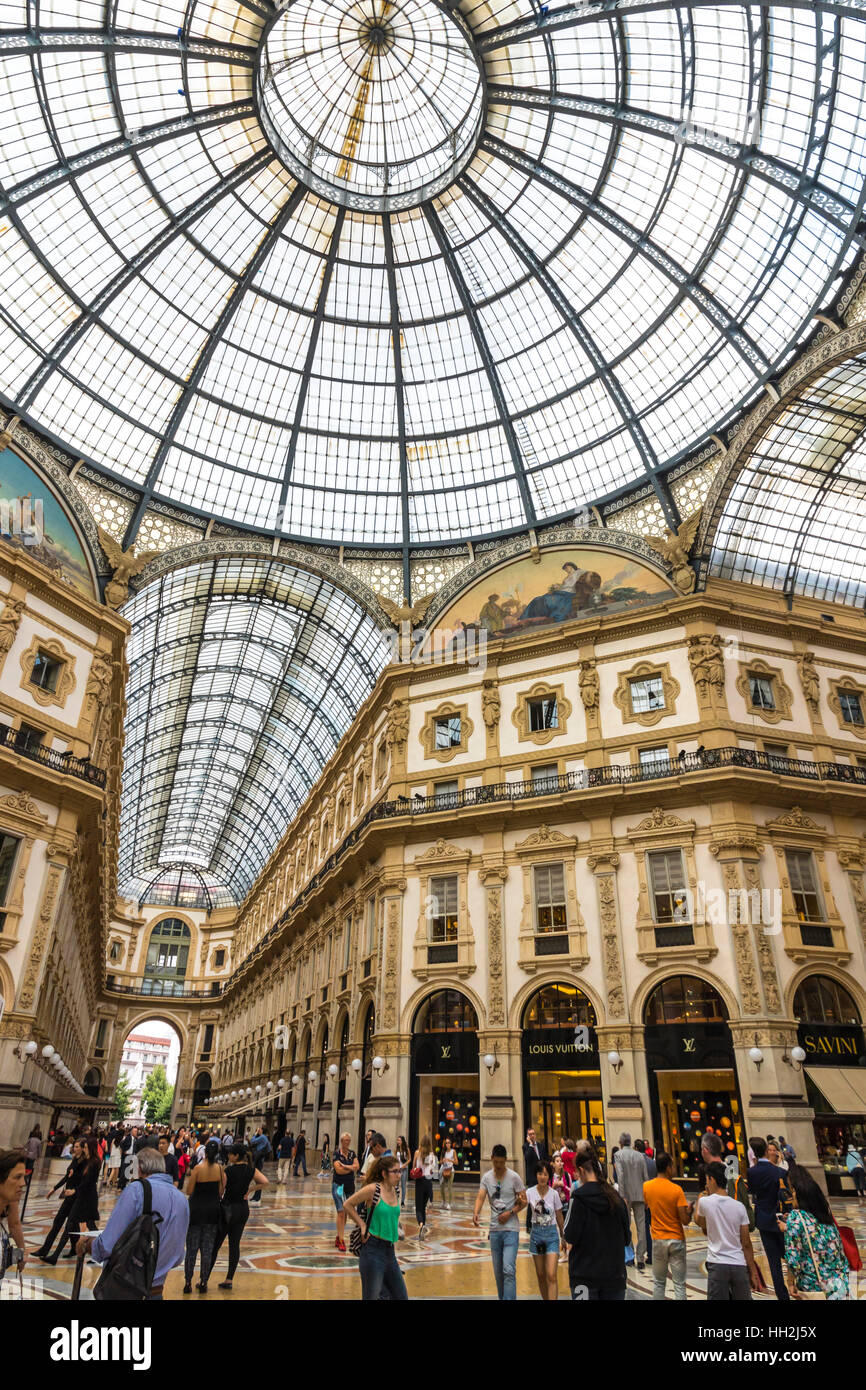 Galleria Vittorio Emanuele centro dello shopping milanese, Italia Foto Stock