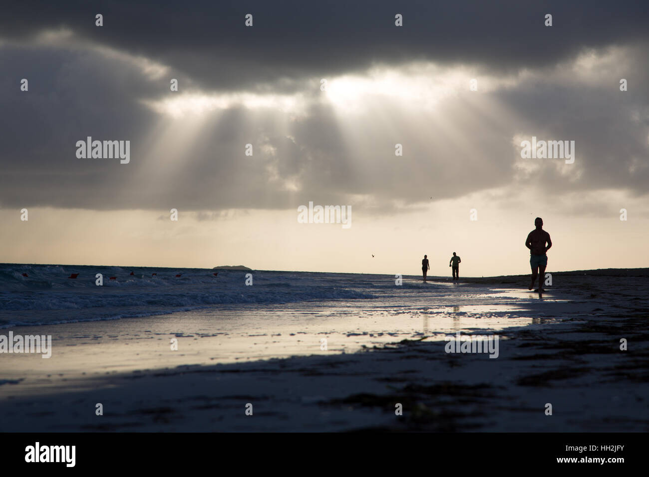 Tramonto sulla spiaggia di Varanero Cuba Foto Stock