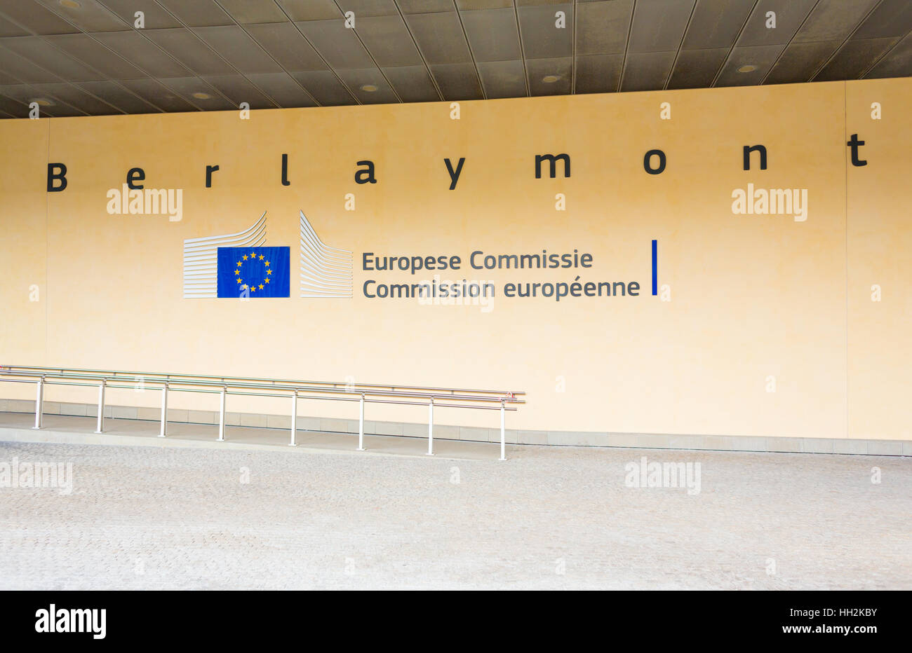 Bruxelles, Belgio - Agosto 9, 2014: edificio Berlaymont entrata. Case Berlaymont sede della Commissione europea. Foto Stock