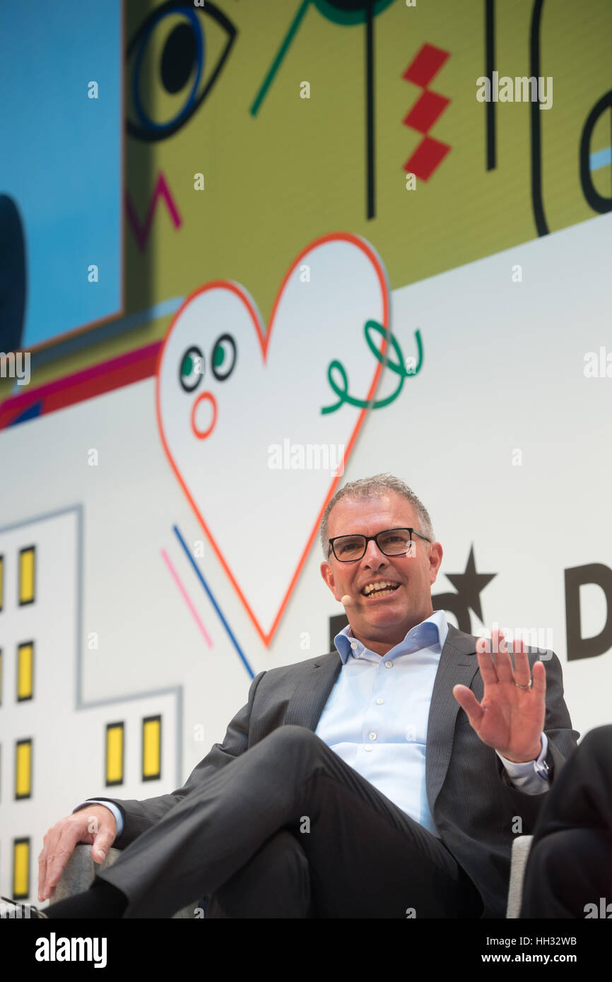 Lufthansa boss Carsten Spohr parlando a la DLD (Digital-Life-design) Conferenza di Monaco di Baviera, Germania, 16 gennaio 2017. Gli ospiti presso la 3 giorni di conferenza hanno discusso le tendenze e gli sviluppi in digitalizzazione. Foto: Tobias Hase/dpa Foto Stock