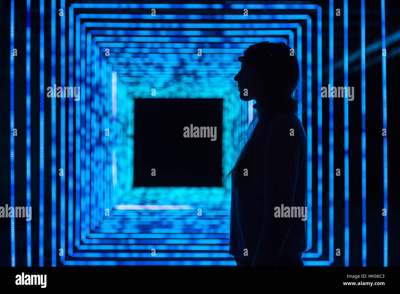 Londra, Regno Unito. 16 gennaio, 2017. Inverno luci arte interattiva per le installazioni presso Canary Wharf © Guy Corbishley/Alamy Live News Foto Stock