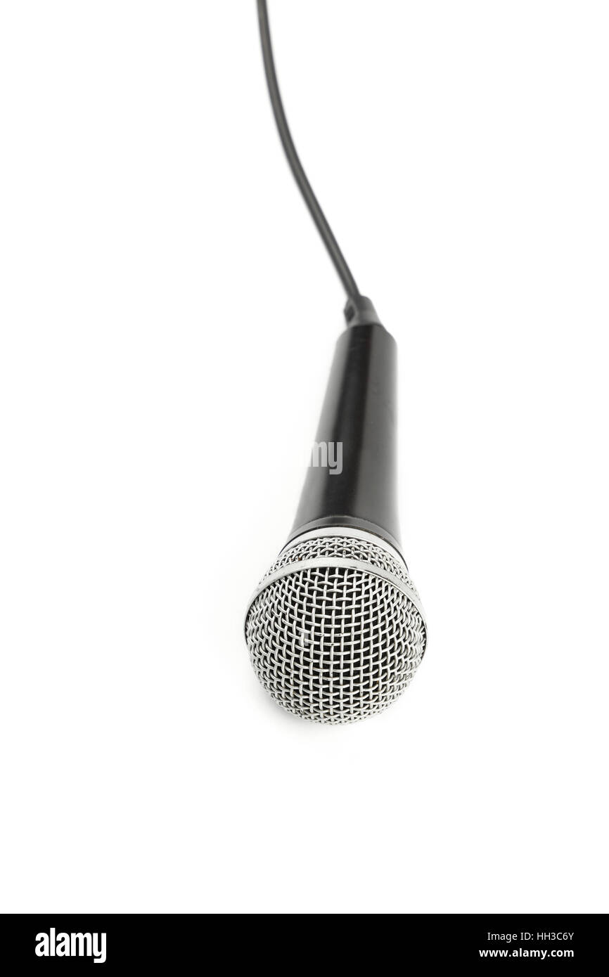 Nero e argento vocal microfono con cavo ad alto angolo di visione da vicino isolati su sfondo bianco, il punto di vista personale Foto Stock