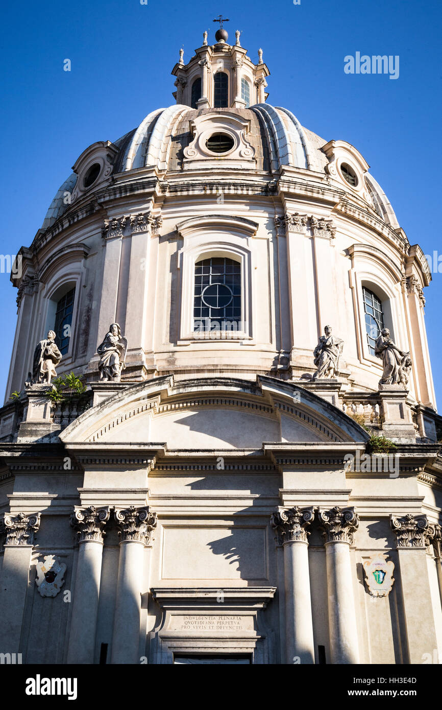 La chiesa del Santissimo Nome di Maria al Foro Traiano nella luce del mattino in Roma, Italia. Foto Stock