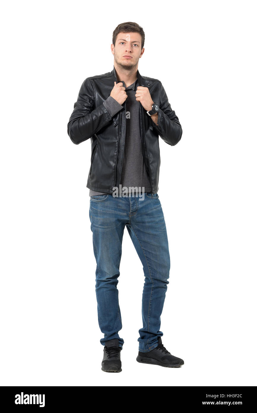 Uomo informale in jeans e giacca di pelle collare di regolazione. Corpo  pieno lunghezza ritratto isolate su sfondo bianco Foto stock - Alamy