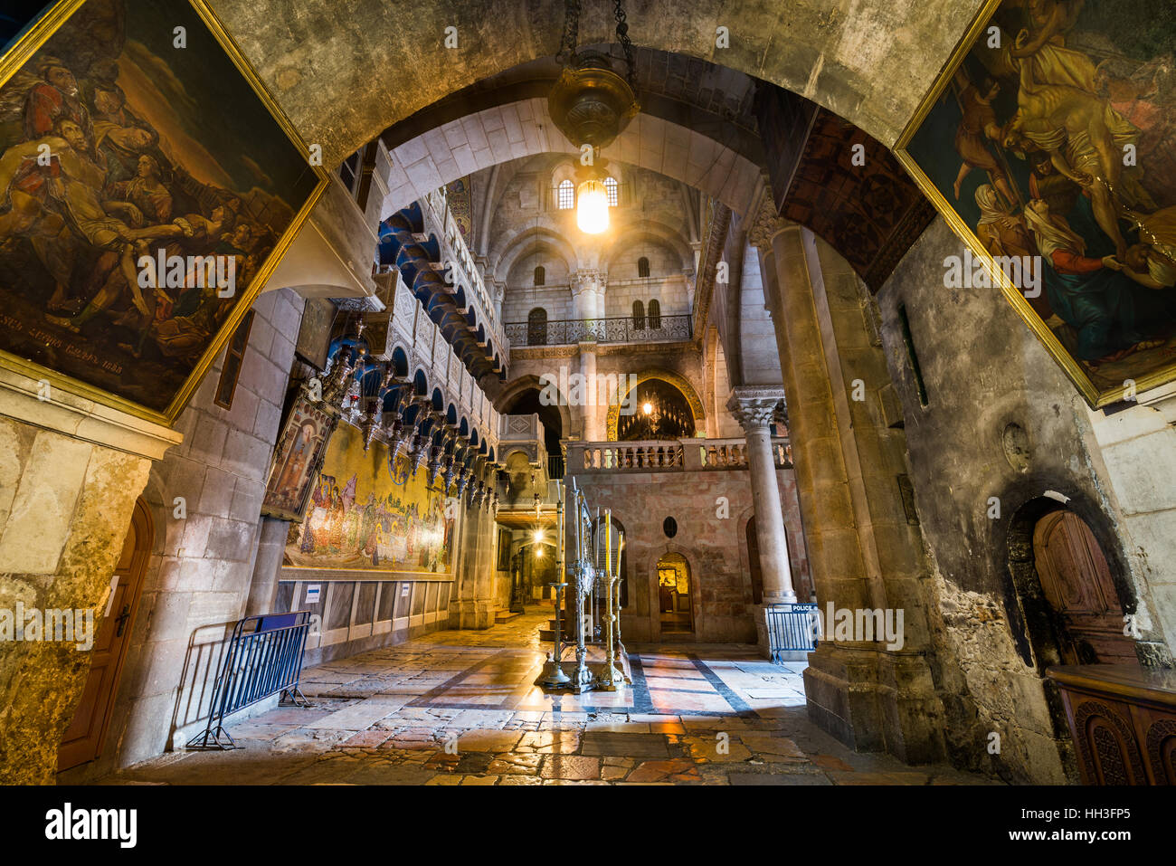Interno della chiesa del Santo Sepolcro, Pietra dell'unzione
