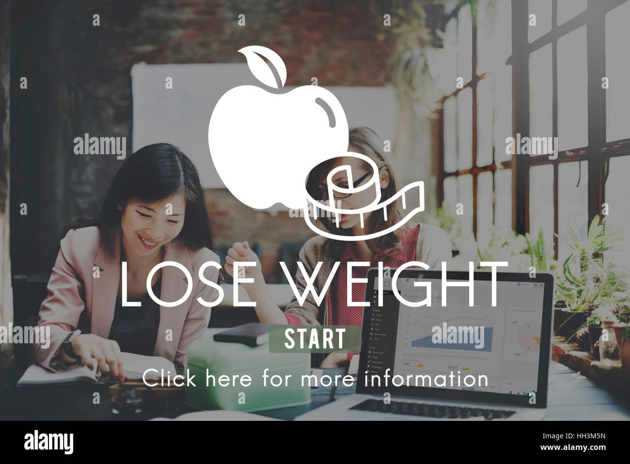 Perdere Peso bilancia Slim Fitness dieta concetto di nutrizione Foto Stock