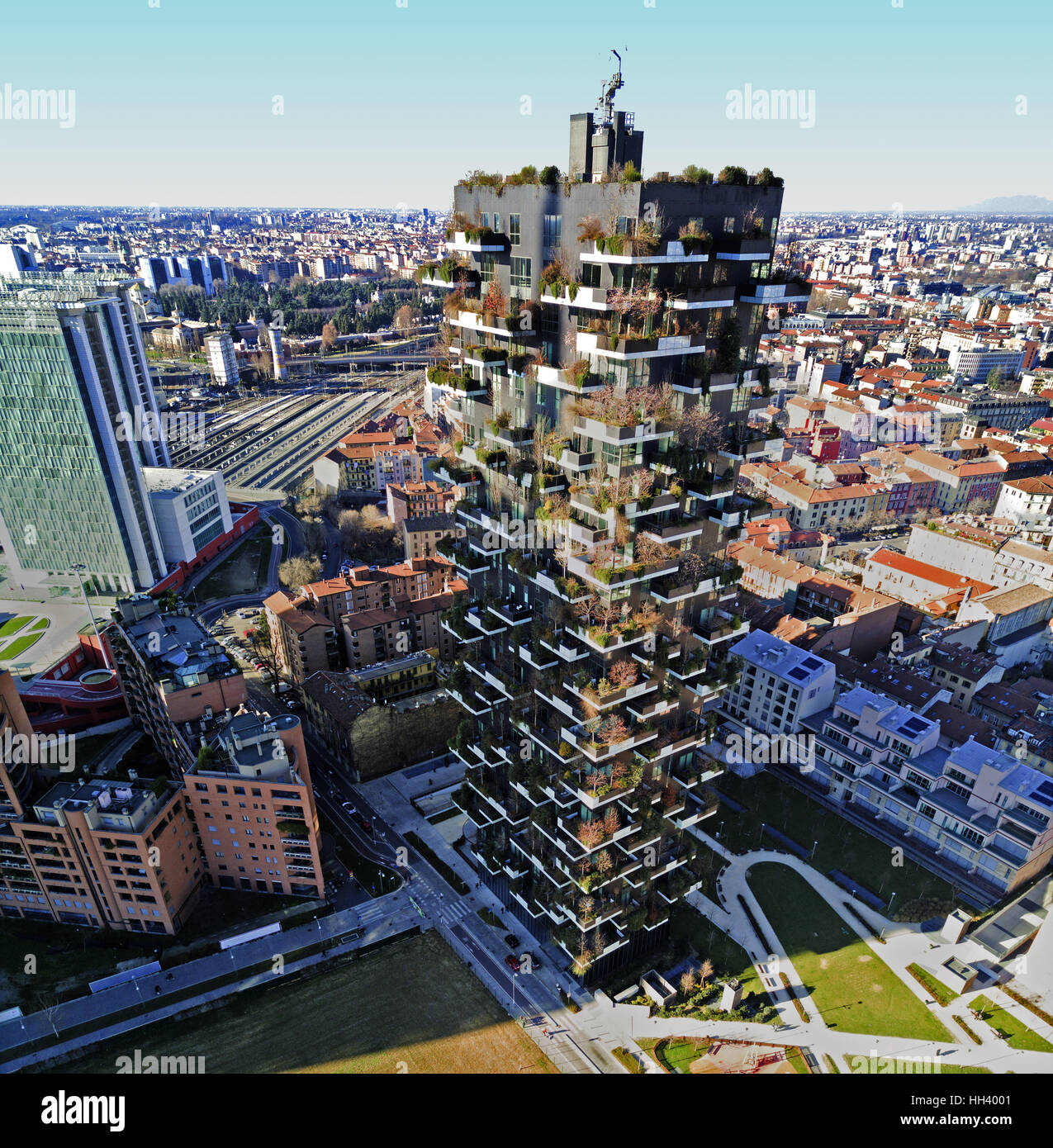 Bosco verticale, Milano, Porta Nuova grattacielo residences, Italia, Aprile 15, 2016. Vista dai balconi e dalle terrazze. Foto Stock