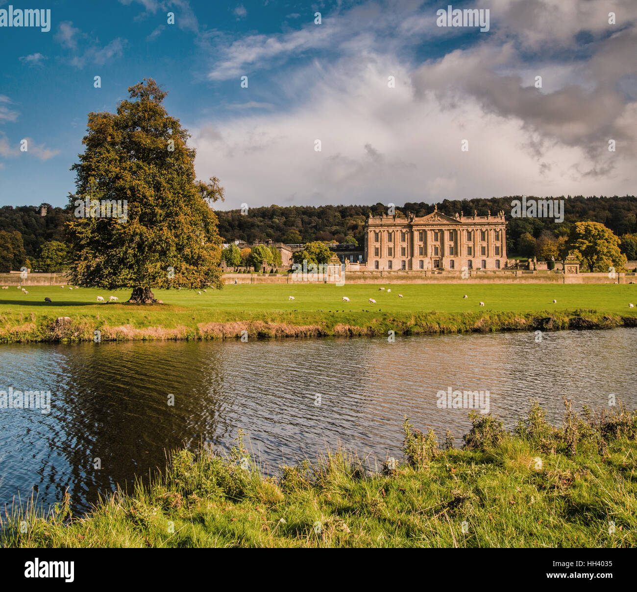 Chatsworth dal fiume Derbyshire England Regno Unito Ray Boswell Foto Stock