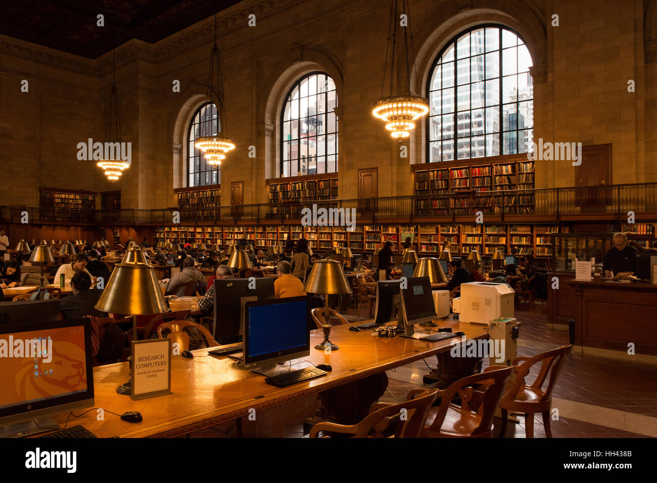La Rosa Sala di lettura principale nell'edificio centrale della Biblioteca Pubblica di New York. Midtown Manhattan, a New York City, Stati Uniti d'America. Foto Stock