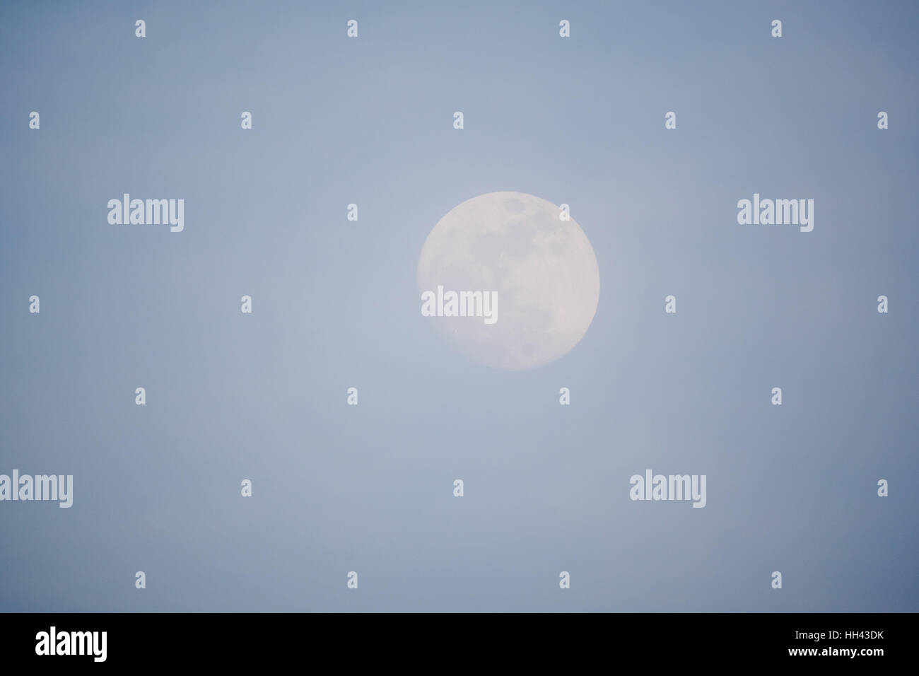 Luna di giorno completo Foto Stock