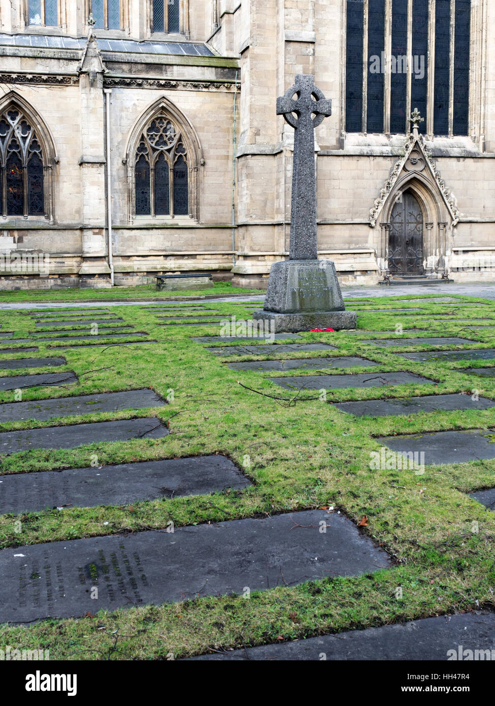 Prima mondiale di un memoriale di guerra nel cimitero al Minster chiesa di St George Doncaster South Yorkshire Inghilterra Foto Stock