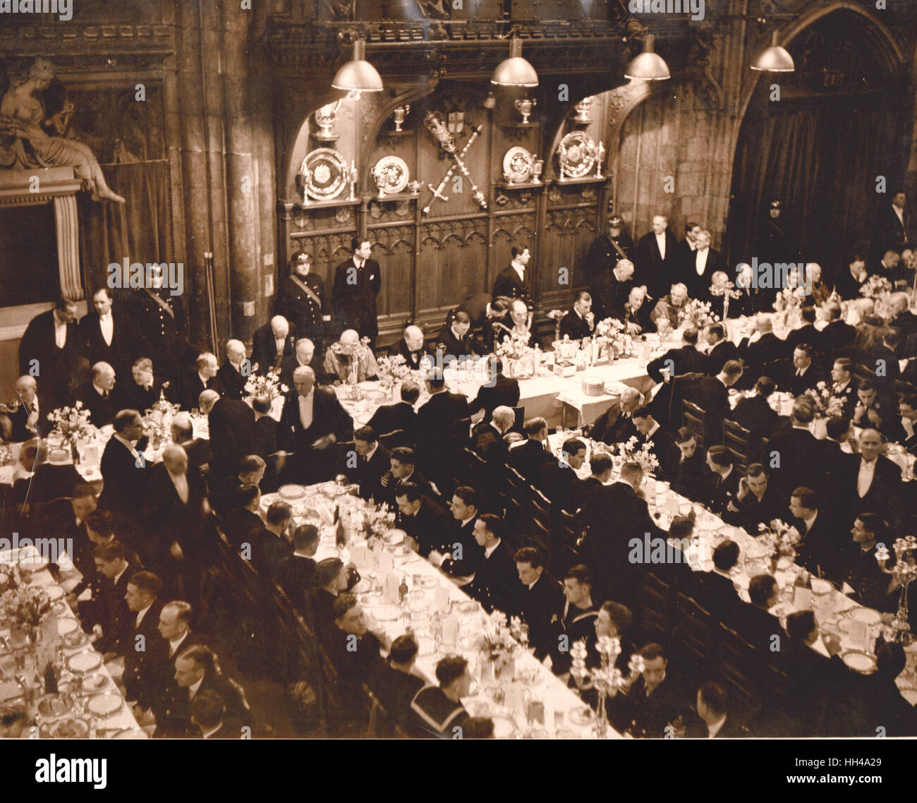 Feb 23 la Guildhall dove il pranzo era ospitato e frequentato da Winston Churchill. Graf Spee London Victory Parade 23.2.1940 Foto Stock