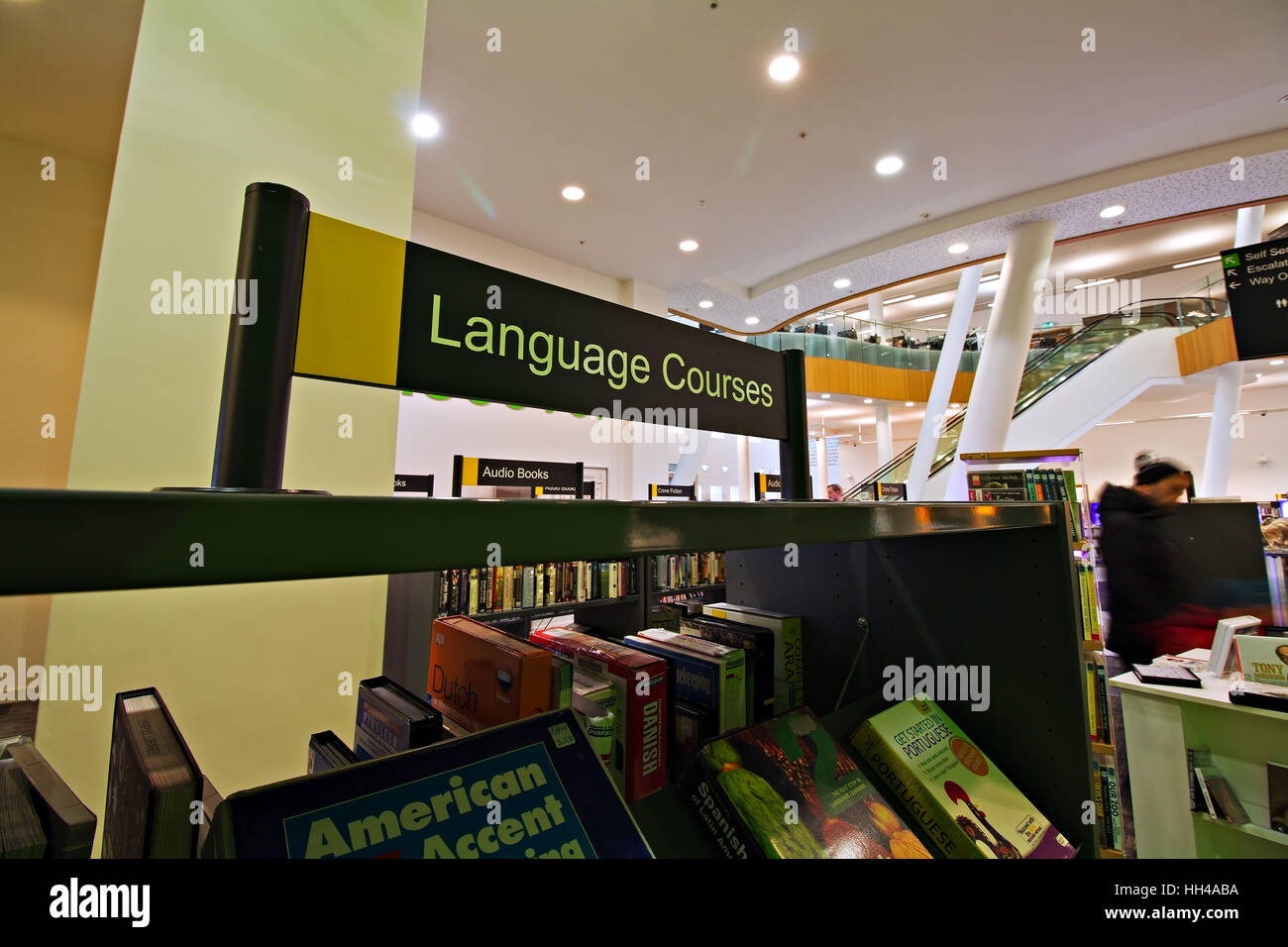 Corsi di lingua sezione all'interno di una biblioteca pubblica Foto Stock