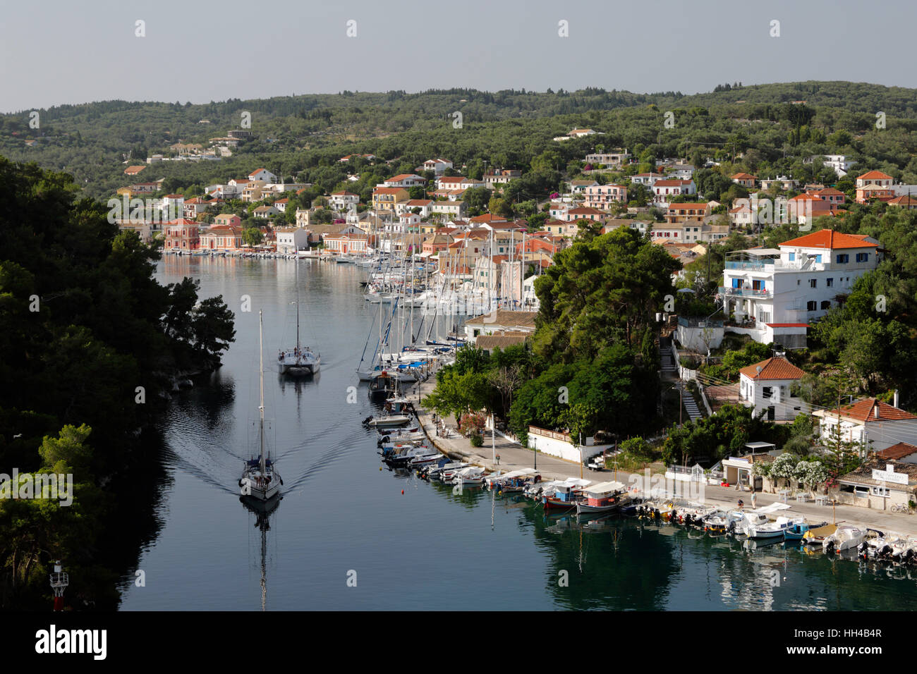 Porto di Gaios town, Paxos, Isole Ionie, isole greche, Grecia, Europa Foto Stock