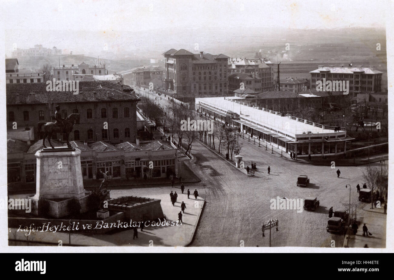 Ankara, Turchia - Statua di Ataturk - Monumento alla Vittoria Foto Stock