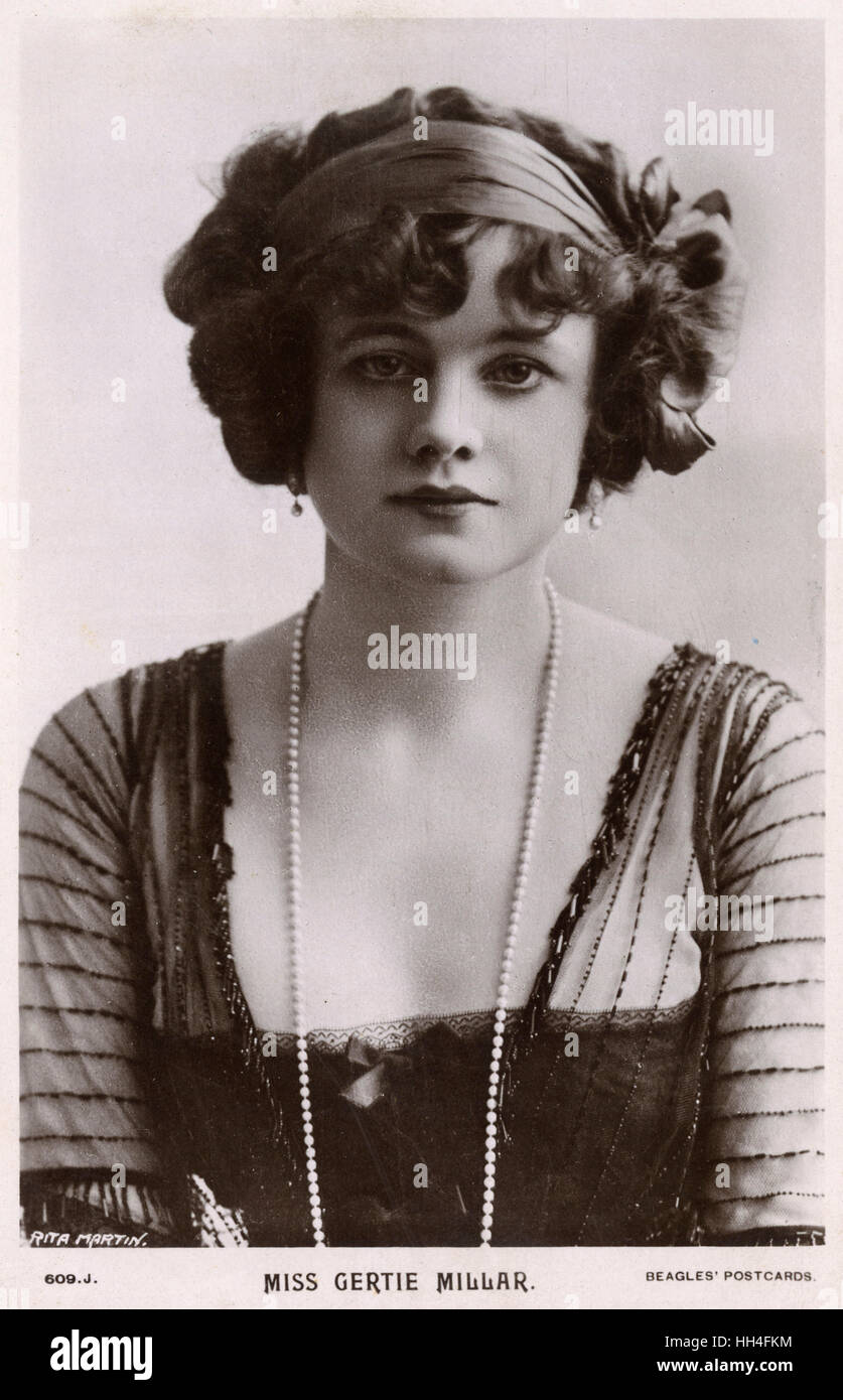 Pearl necklace actress immagini e fotografie stock ad alta risoluzione -  Alamy