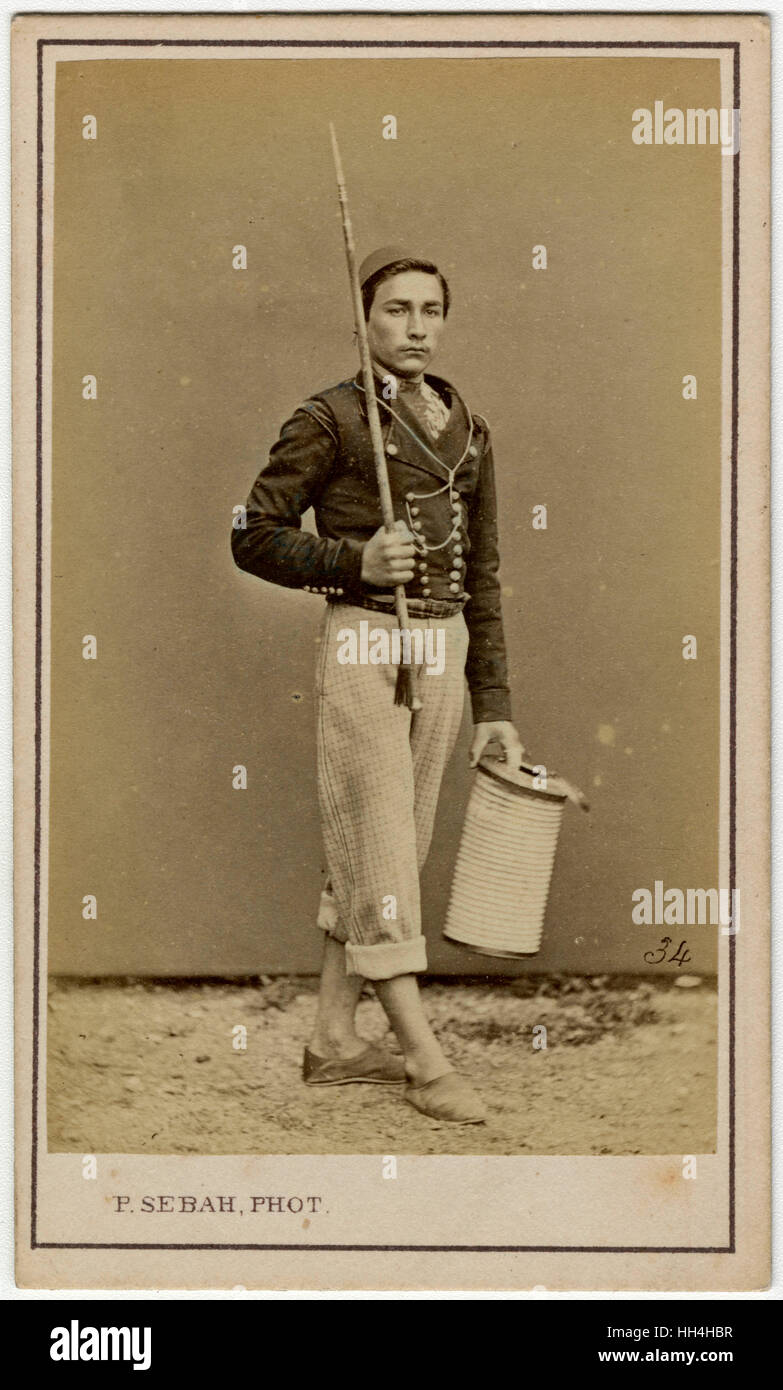 Runner in possesso di una fisarmonica - Istanbul, Turchia Foto Stock