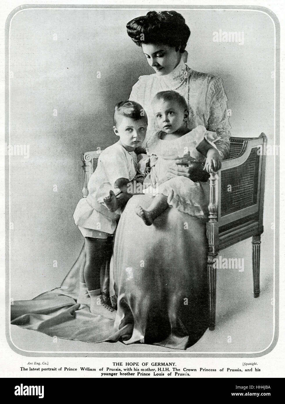 Principessa della corona tedesca e prussiana con due figli maggiori 1909 Foto Stock