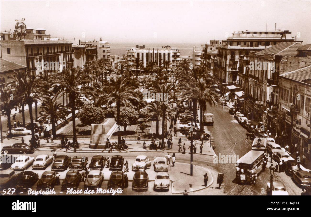 La Piazza dei Martiri a Beirut (Beirut), Libano, con il Rivoli cinema che fu demolita negli anni novanta in corrispondenza della estremità lontana della piazza principale. La piazza è stata nominata in commemorazione dei Martiri eseguite da lì sotto il dominio ottomano. Foto Stock