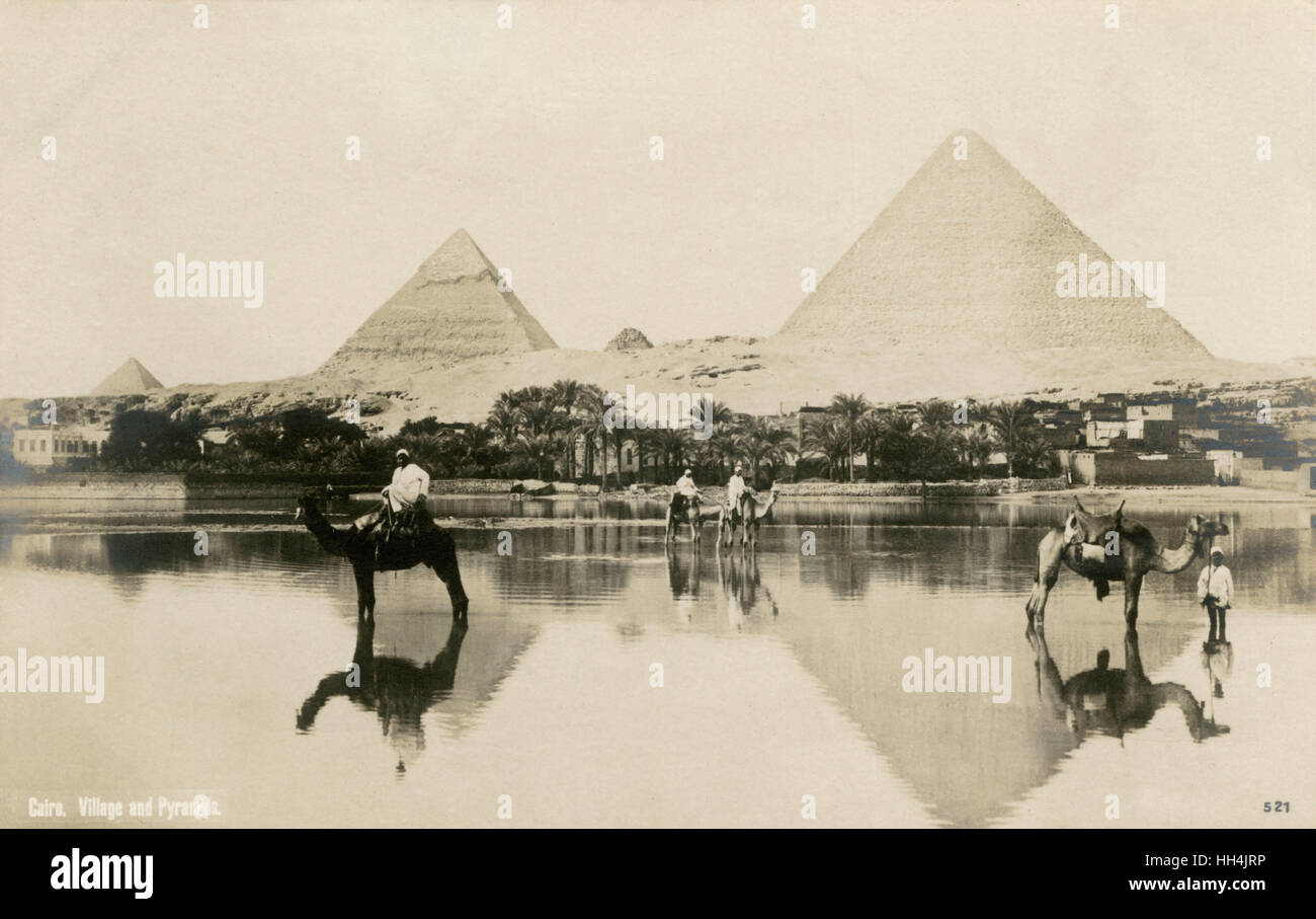 Complesso piramidale di Giza dal Nilo, Egitto Foto Stock