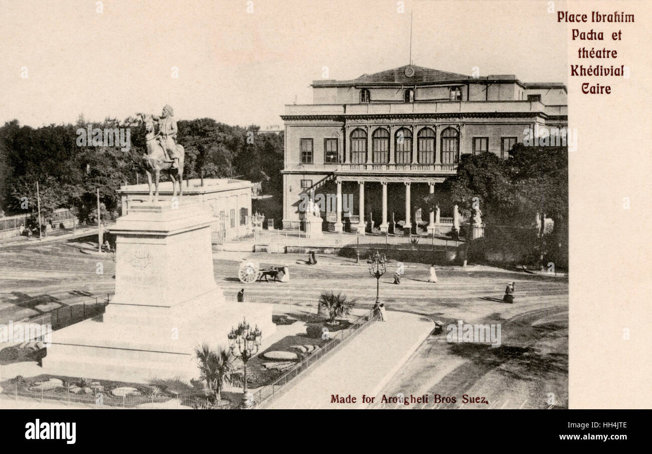 Piazza dell'Opera con la statua di Ibrahim Pasha al Cairo, Egitto Foto Stock