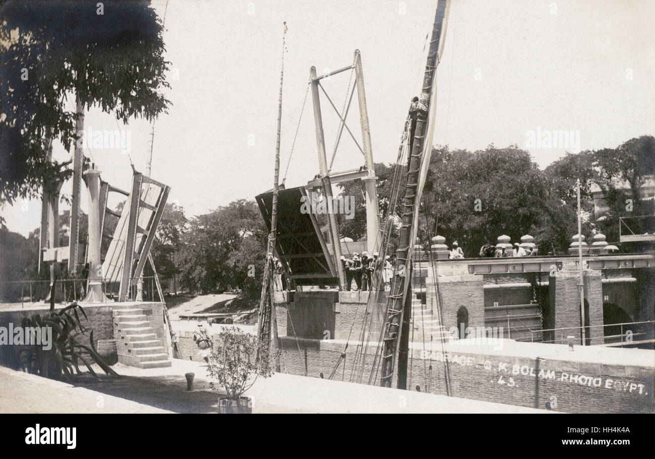 Chiuse porte del Delta Barrage sul Nilo, Egitto Foto Stock