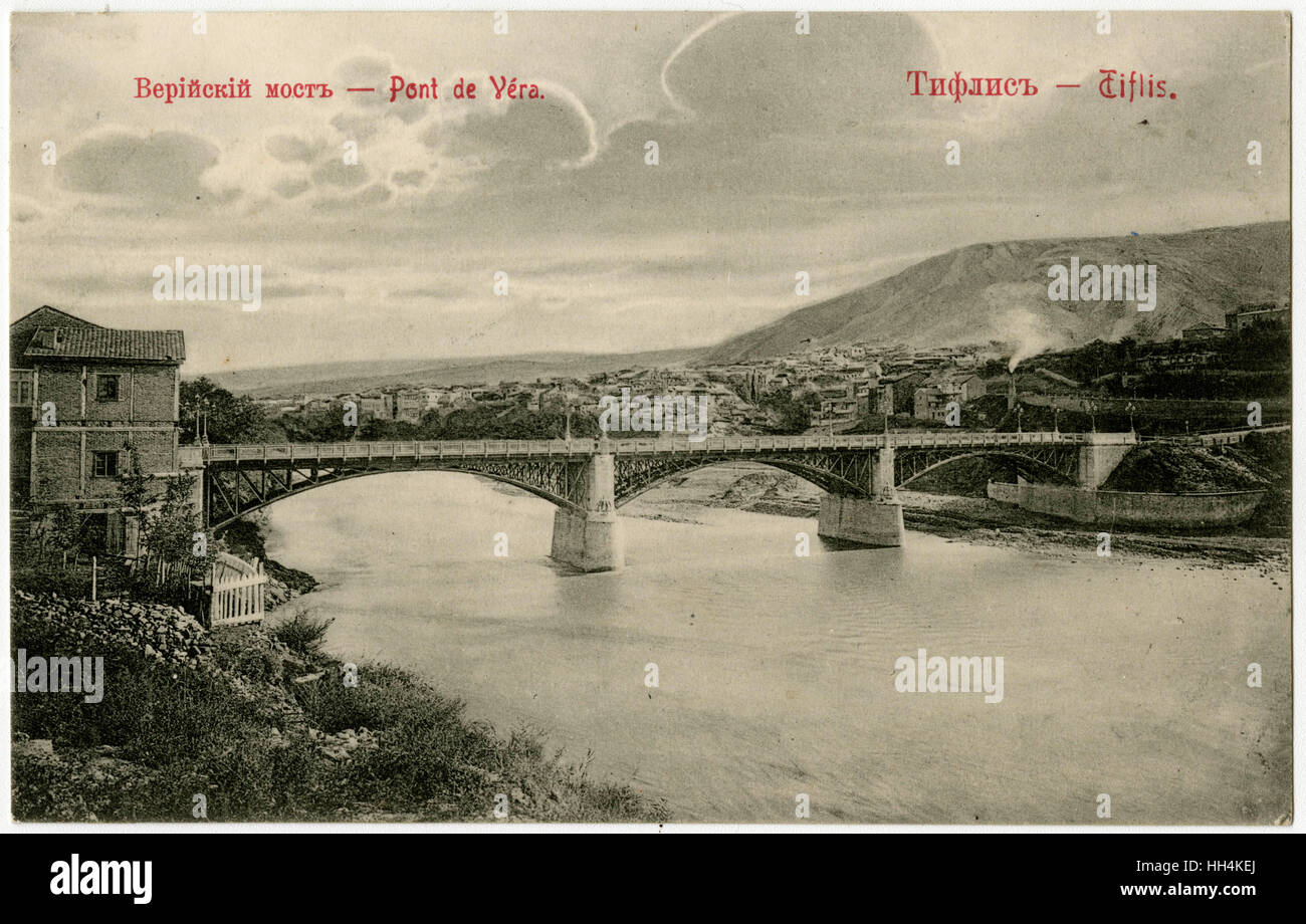 Tbilisi, Georgia - Vista panoramica - Ponte sul fiume Kura Foto Stock