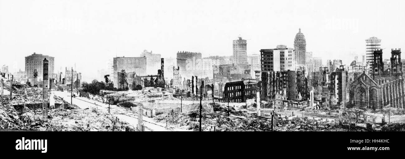 I postumi della San Francisco terremoto del 18 aprile 1906, mostrando devastato e bruciato edifici, molti ridotti a cumuli di macerie. La definitiva morte pedaggio del disastro è stata al di sopra di 3000 con circa 80% della città distrutta. Foto Stock