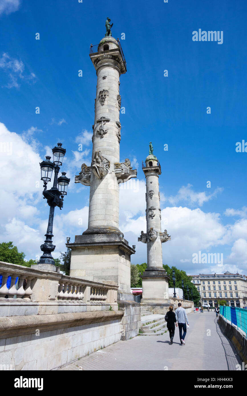Le colonne rostrale in Place des Quinconces, Bordeaux, Gironde, Aquitaine, Francia Foto Stock