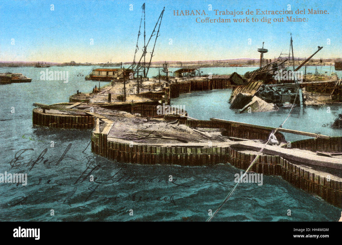 Camera stagna lavoro esponendo il relitto della USS Maine, porto di Havana, Cuba. La nave è esplosa e affondata nel 1898. Foto Stock