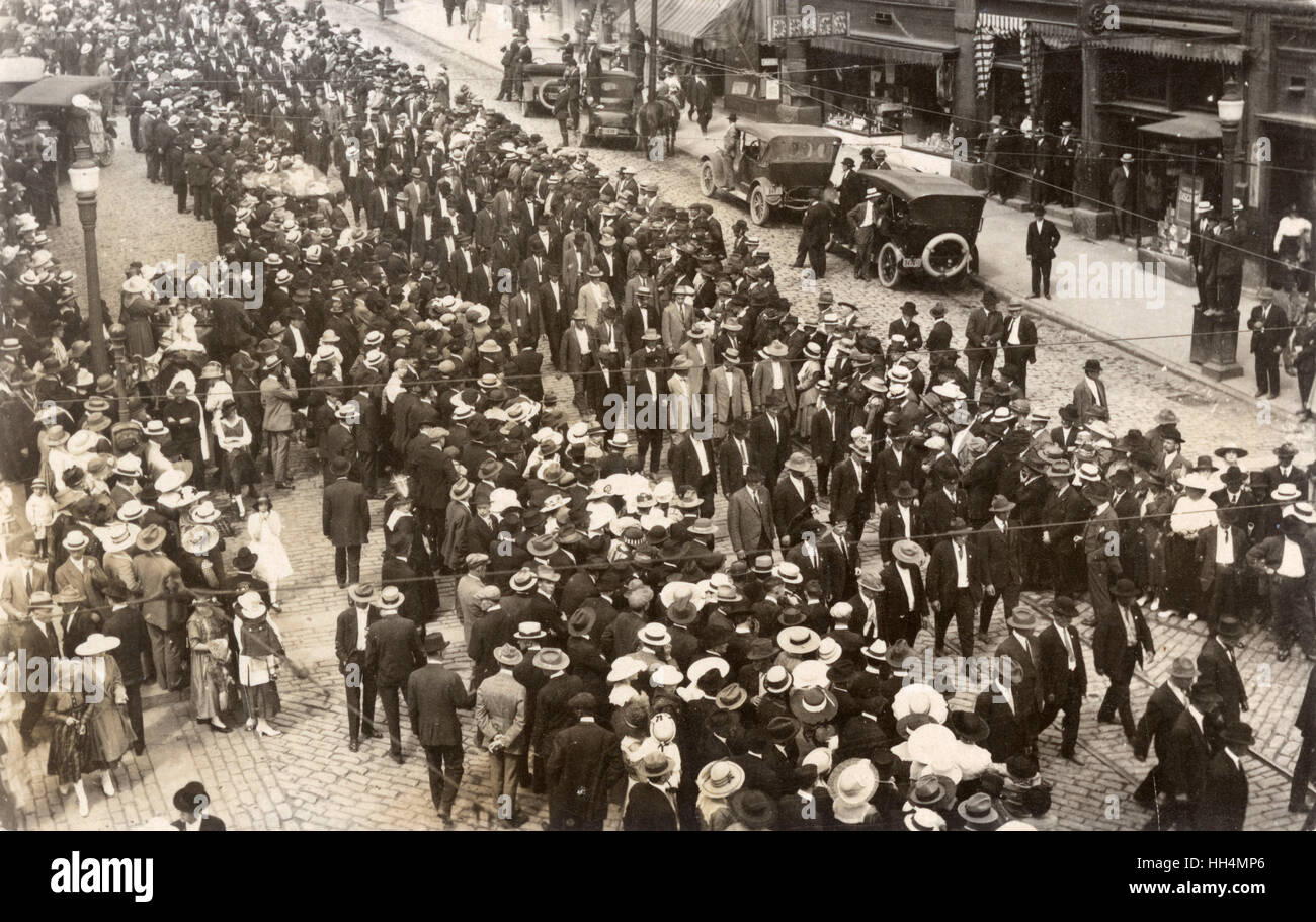 Street scene con folle in New Jersey, Stati Uniti Foto Stock