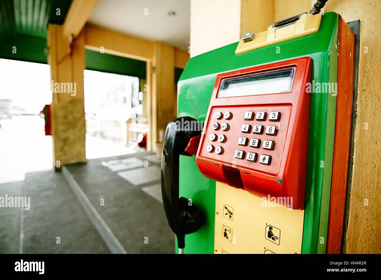 Chiuso telefono pubblico a Nonthaburi, Tailandia Foto Stock