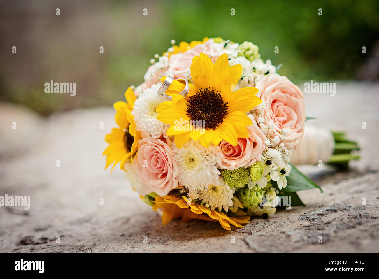 Vista ravvicinata di un mazzo di nozze da girasoli Foto Stock