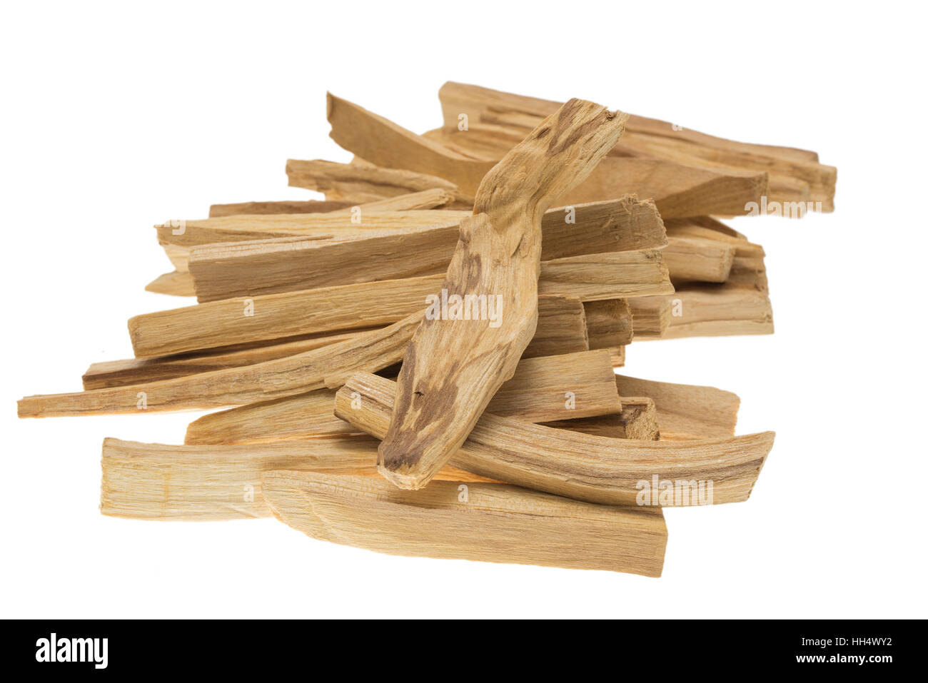 In prossimità del palo santo - santo bastoncini di legno su sfondo bianco Foto Stock