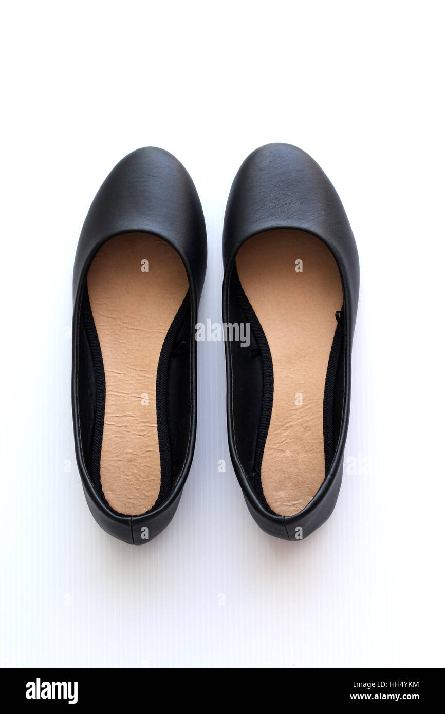 Onorevoli nero scarpe isolata contro uno sfondo bianco Foto Stock