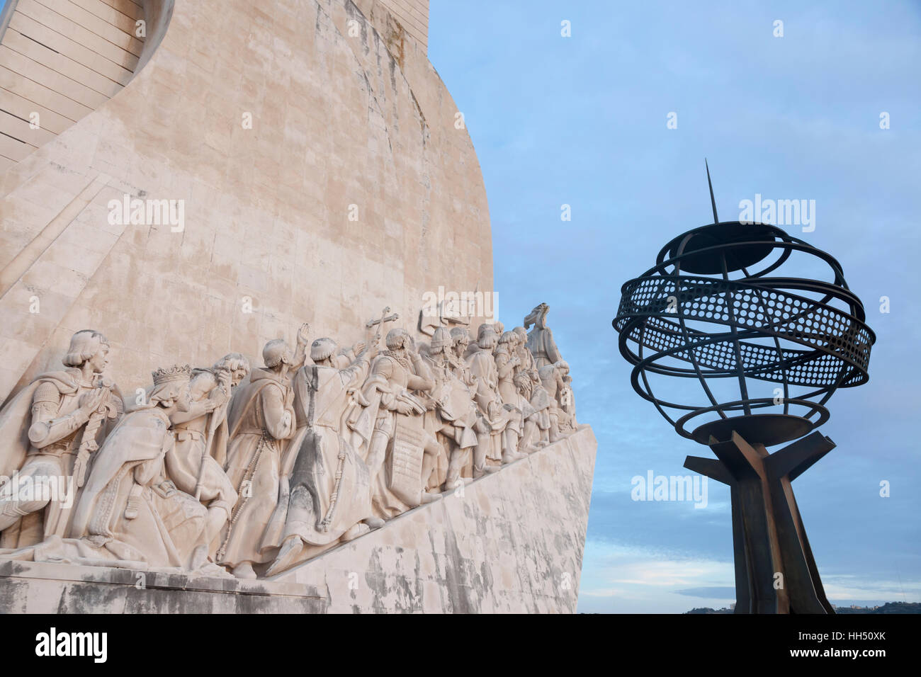 Lisbona, Portogallo: monumento Padrão dos Descobrimentos al portoghese Età delle Scoperte nel XV e XVI secolo. Foto Stock