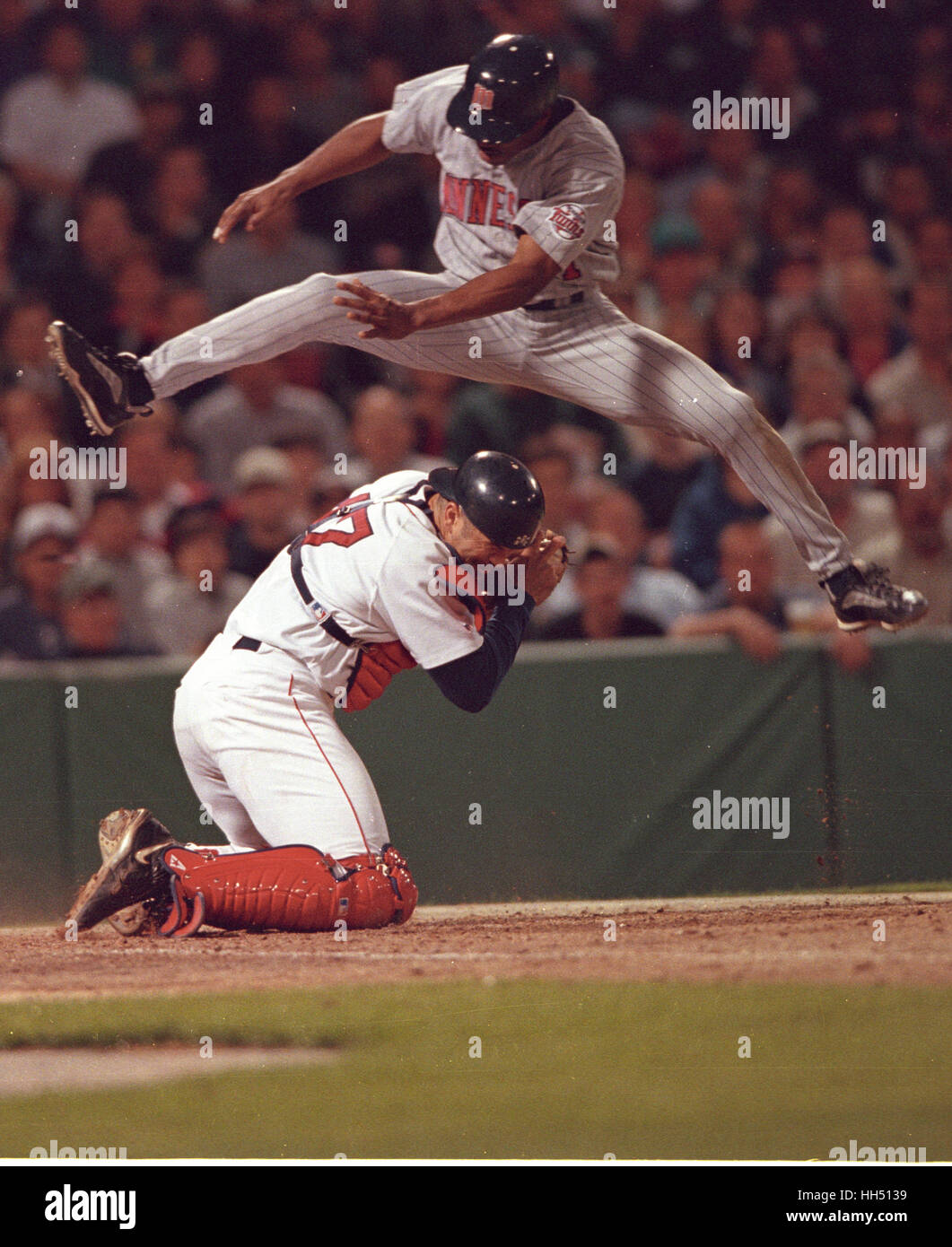 JACQUES JONES TENTA DI SALTO A CASA PER JASON VARITEK nel 4° inning foto personale BILL BELKNAP Foto Stock