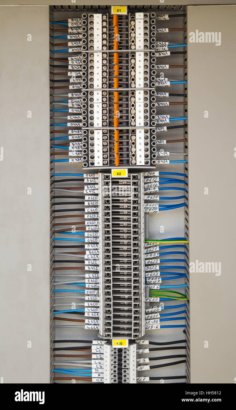 Comando elettrico armadio con dispositivi elettrici Foto Stock
