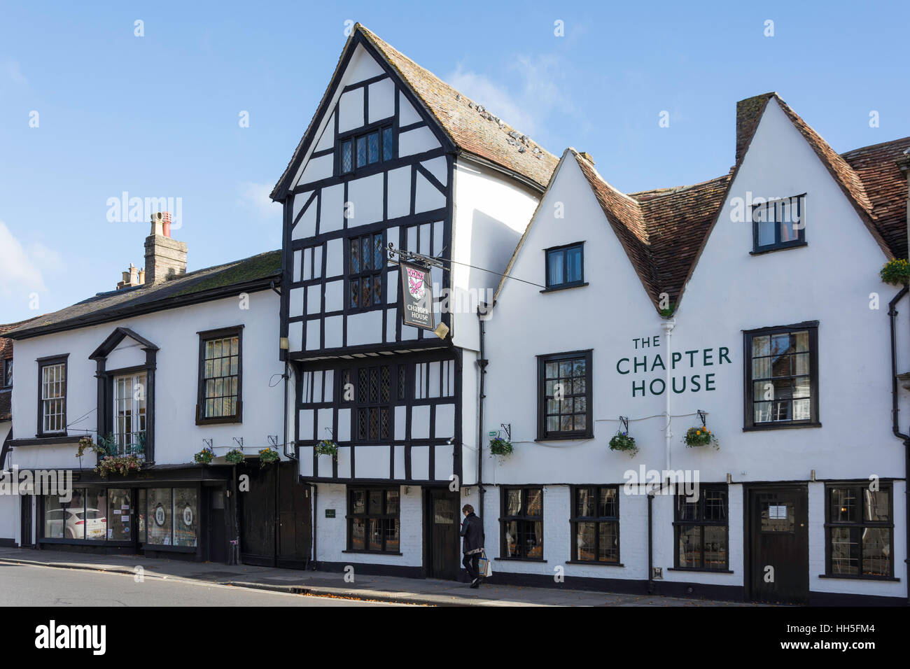 Xiii secolo Kings Arms Hotel e la Chapter House Restaurant, St John's Street, Salisbury, Wiltshire, Inghilterra, Regno Unito Foto Stock