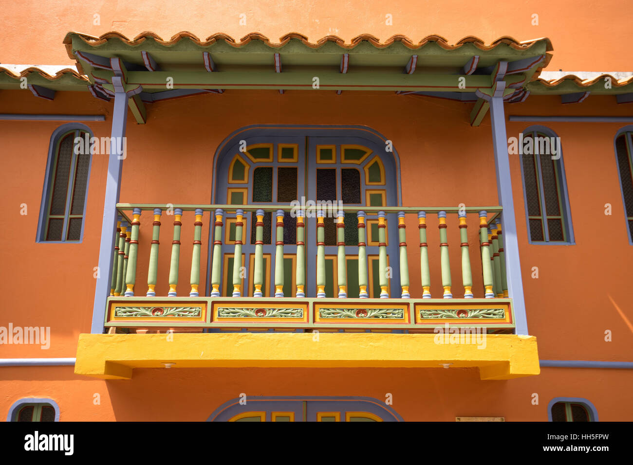 Balcone colorato in Guatape Colombia Foto Stock