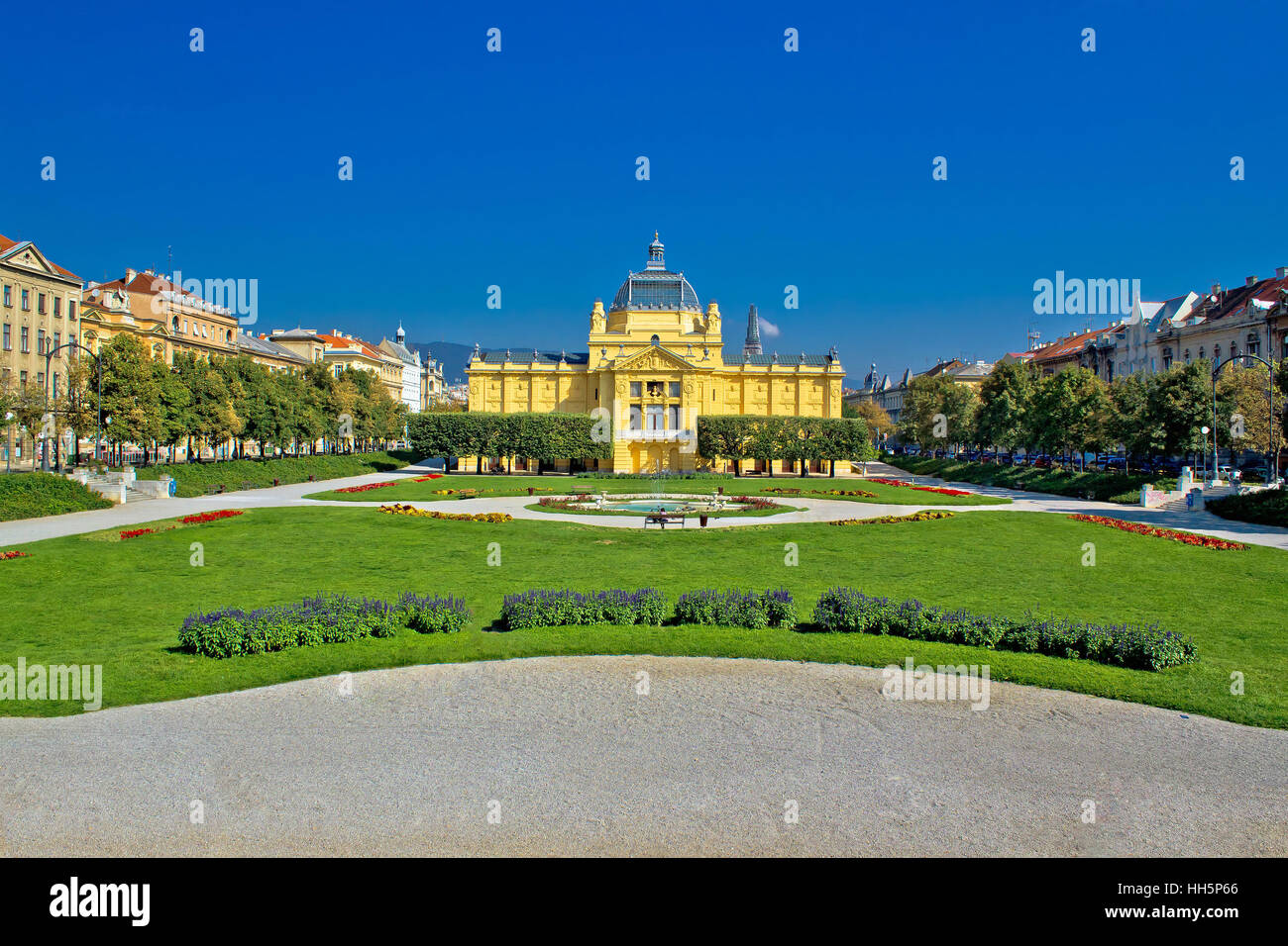 Il Pavillion nel verde del parco di Zagabria, la capitale della Croazia Foto Stock