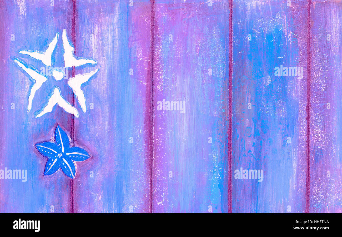 Peeling vernice sullo sfondo di legno decorato con starfishes Foto Stock