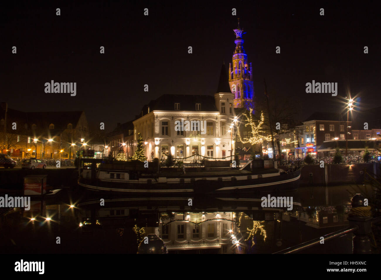 La città di Breda (Paesi Bassi) di notte Foto Stock