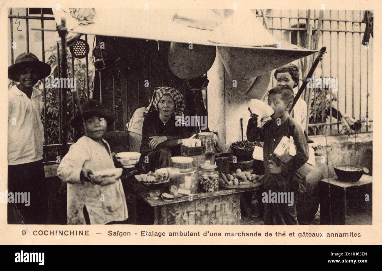 Saigon - Vietnam - Itineranti venditore di tè e dolci Foto Stock