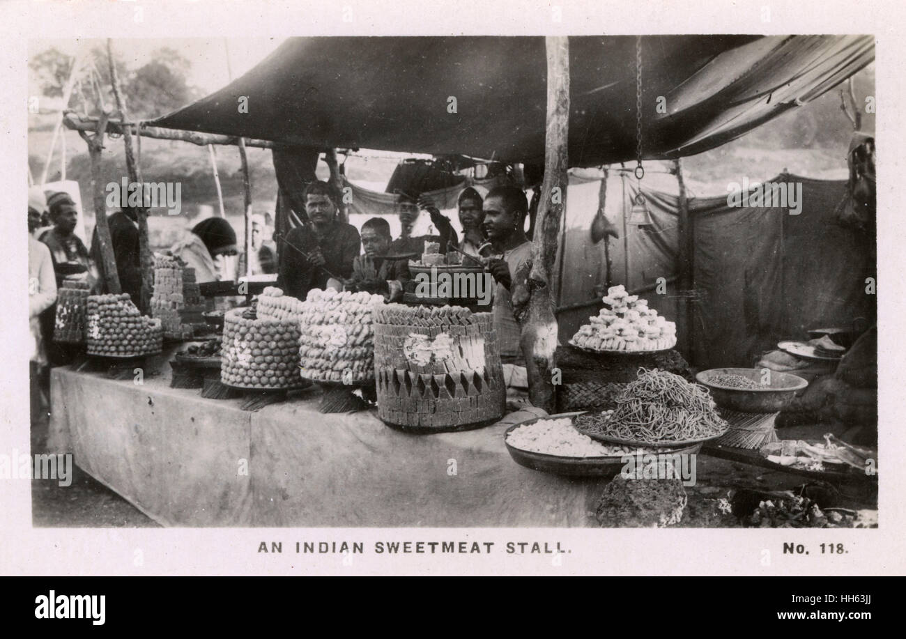 Indian dolciumi stallo, Jabalpur (Jubbulpore), Madhya Pradesh, India. Foto Stock