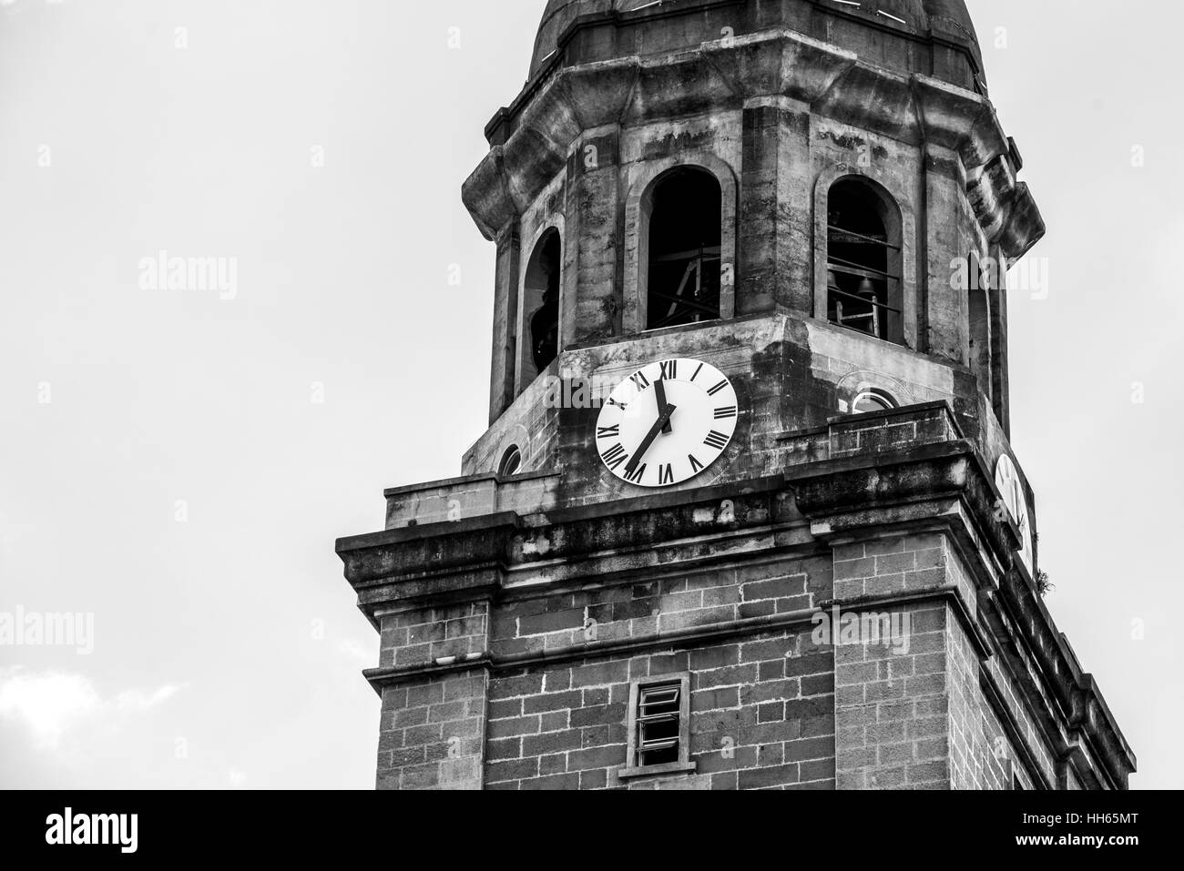 Close up della Cattedrale di Manila Clock Tower, Intramuros, Manila, Filippine Foto Stock
